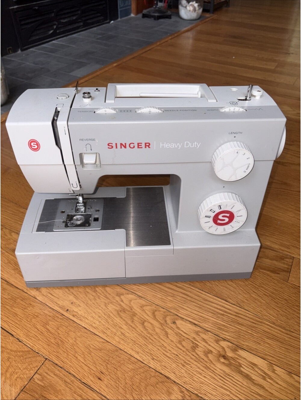 Singer Heavy Duty 4411 Sewing Machine Gray With No Power Cord